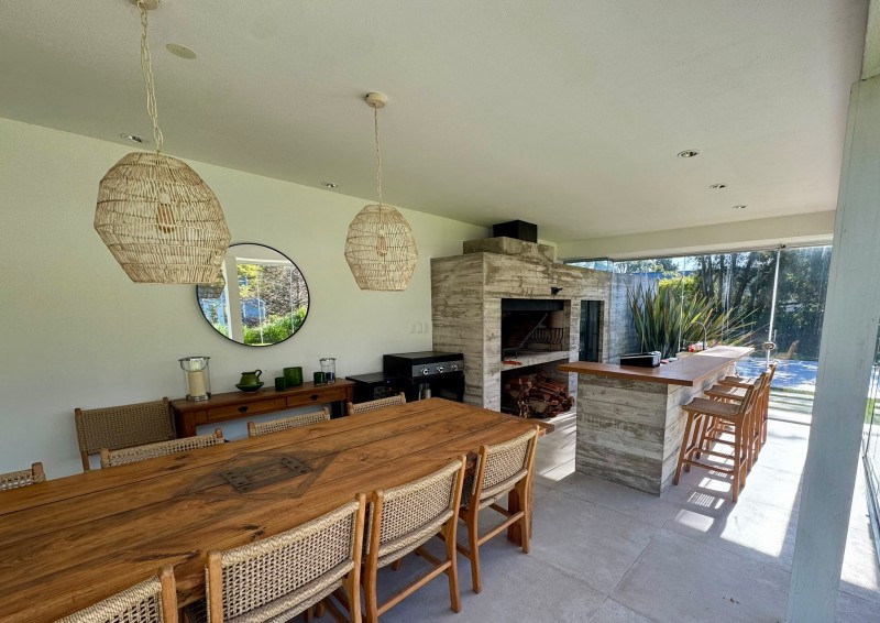 Casa en venta y alquiler en Laguna Blanca con piscina